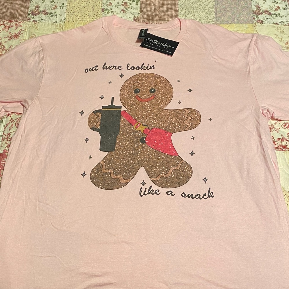 Gildan Softstyle Pink Gingerbread man T-Shirt XL Out here lookin like a Snack
